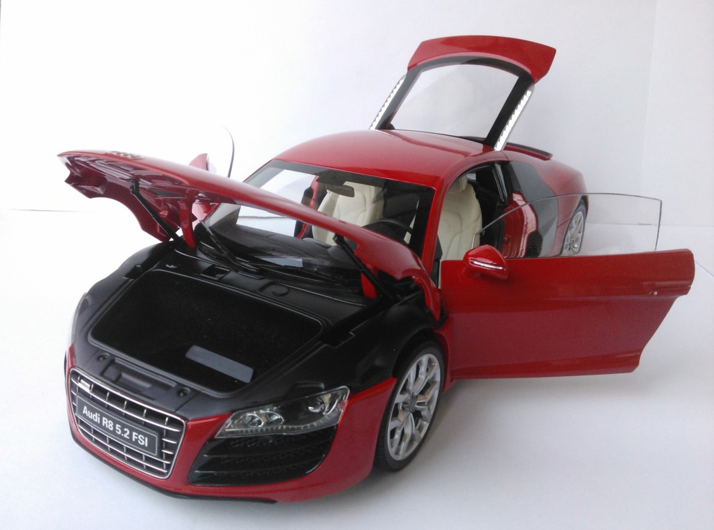 再入荷！】 マイスト 1/18 カスタム(レッド) R8 Audi ミニカー