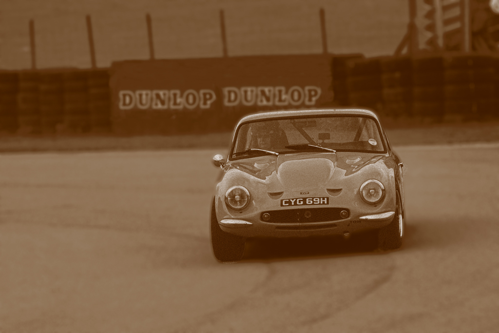 IMAGE: http://www4.picturepush.com/photo/a/8114787/1024/Anonymous/vintage3.jpg